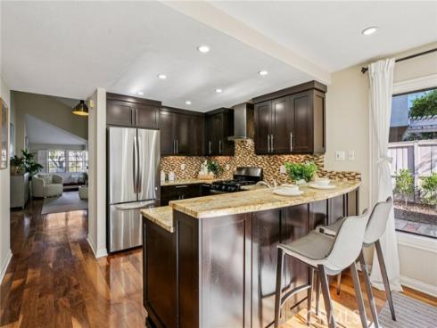 14  Whistling  , Irvine, CA