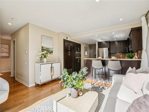 14  Whistling  , Irvine, CA