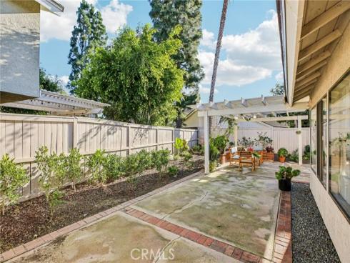 14  Whistling  , Irvine, CA