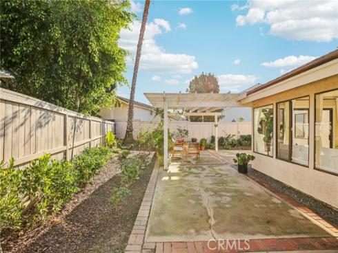 14  Whistling  , Irvine, CA