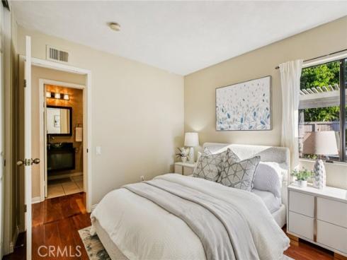 14  Whistling  , Irvine, CA