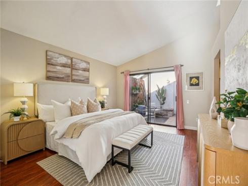 14  Whistling  , Irvine, CA