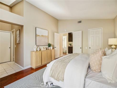 14  Whistling  , Irvine, CA