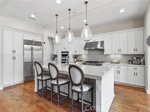 10 Shadybend , Irvine, CA