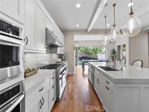 10 Shadybend , Irvine, CA