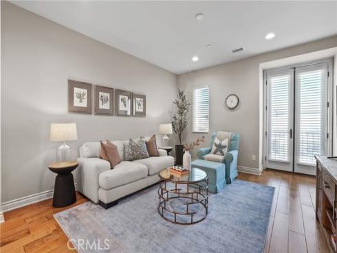 10 Shadybend , Irvine, CA