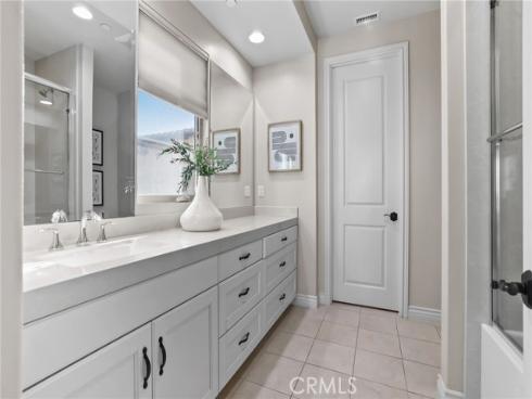 10 Shadybend , Irvine, CA