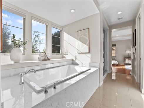 10 Shadybend , Irvine, CA