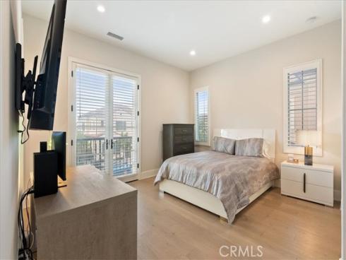 244  Coal Mine  , Irvine, CA