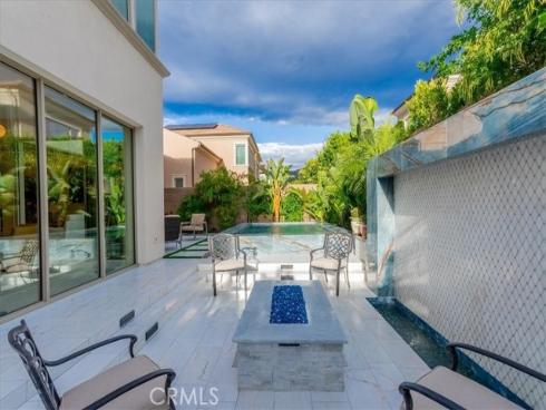 244  Coal Mine  , Irvine, CA