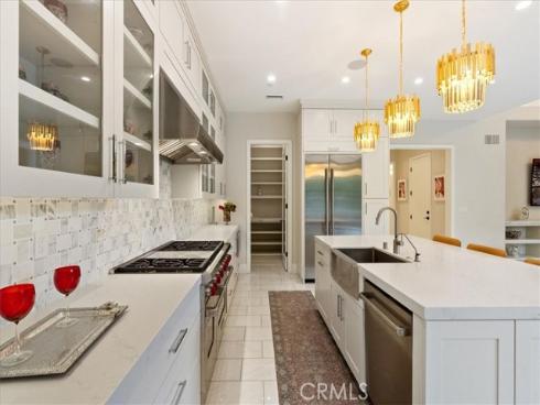 244  Coal Mine  , Irvine, CA