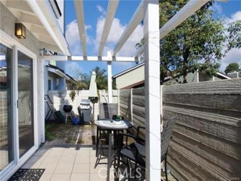 52  Weepingwood  , Irvine, CA