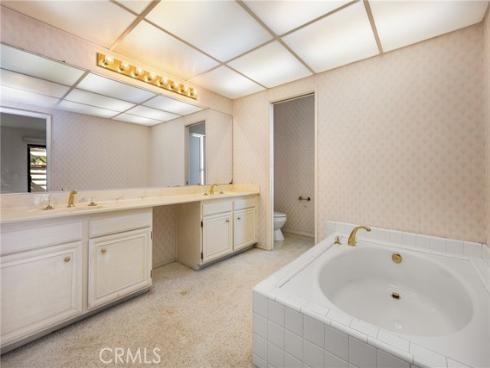 1 Falling Leaf , Irvine, CA