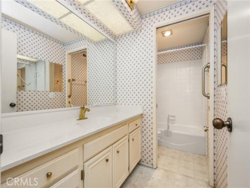 1 Falling Leaf , Irvine, CA