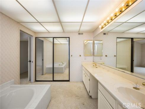 1 Falling Leaf , Irvine, CA