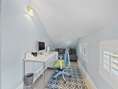 4  Rushingwind  7 , Irvine, CA