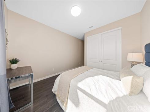 172  Newall  , Irvine, CA