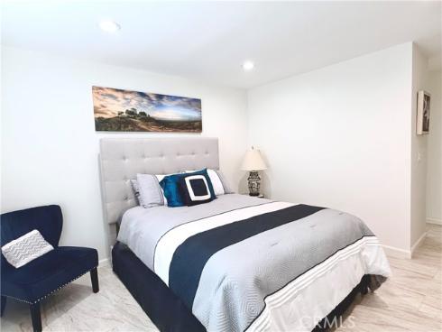 239  Streamwood  , Irvine, CA