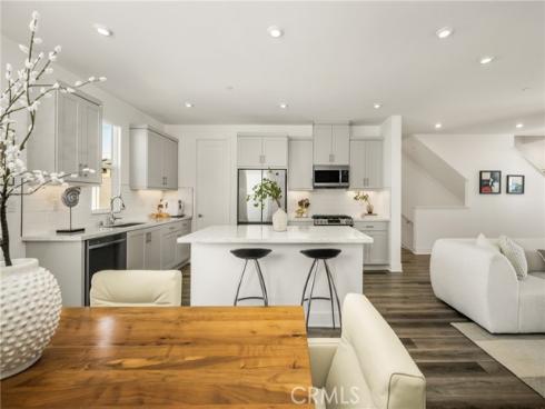 201  Lynx  , Irvine, CA