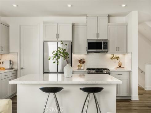 201  Lynx  , Irvine, CA