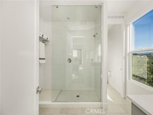 201  Lynx  , Irvine, CA