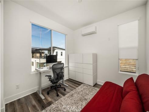 201  Lynx  , Irvine, CA