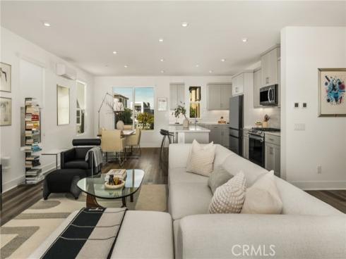 201  Lynx  , Irvine, CA