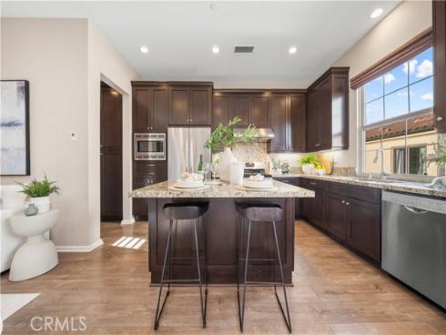 81 Strawberry Grv , Irvine, CA