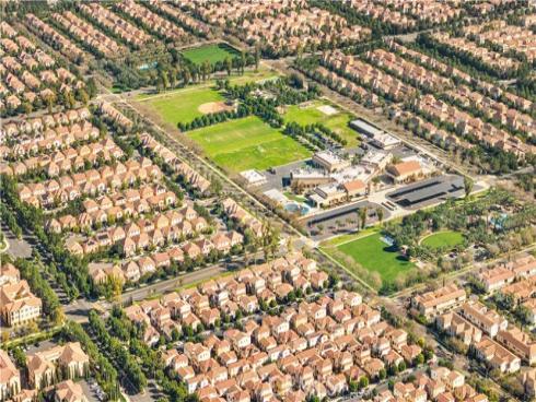 81  Strawberry Grv  , Irvine, CA