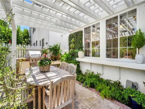 90 Winslow , Irvine, CA