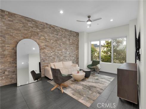 21  Gramercy  220 , Irvine, CA