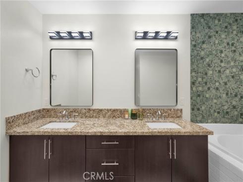 21  Gramercy  220 , Irvine, CA