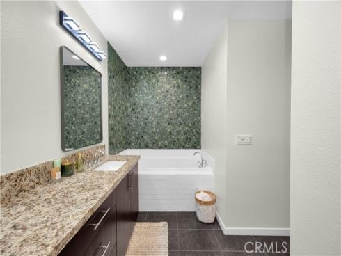 21  Gramercy  220 , Irvine, CA