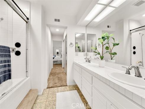 32  Lehigh Aisle  , Irvine, CA