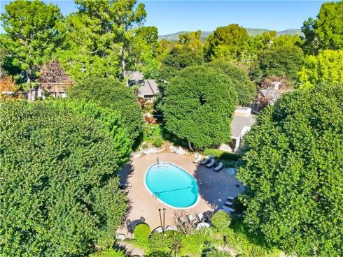 85  Lakepines  , Irvine, CA