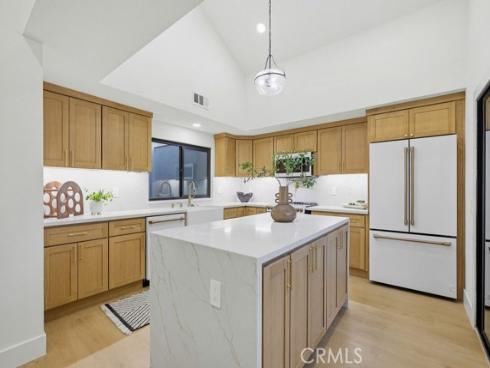 41  Cape Cod  , Irvine, CA