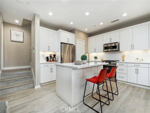 121  Excursion  , Irvine, CA