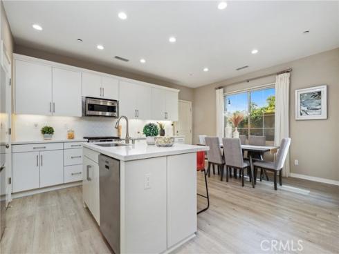 121  Excursion  , Irvine, CA