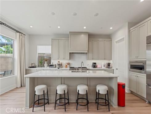 63 Longchamp , Irvine, CA