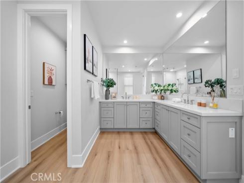 63 Longchamp , Irvine, CA