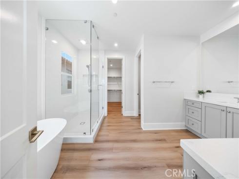 63 Longchamp , Irvine, CA