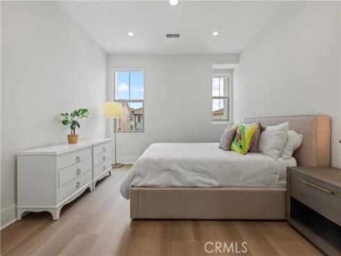 63 Longchamp , Irvine, CA