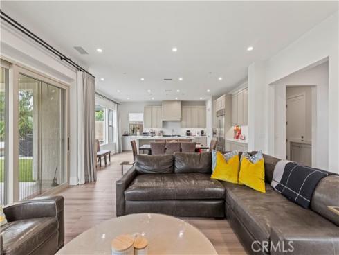 63 Longchamp , Irvine, CA