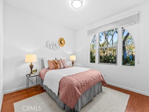 70 City Stroll , Irvine, CA