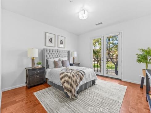 70 City Stroll , Irvine, CA