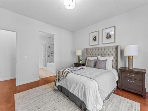 70 City Stroll , Irvine, CA