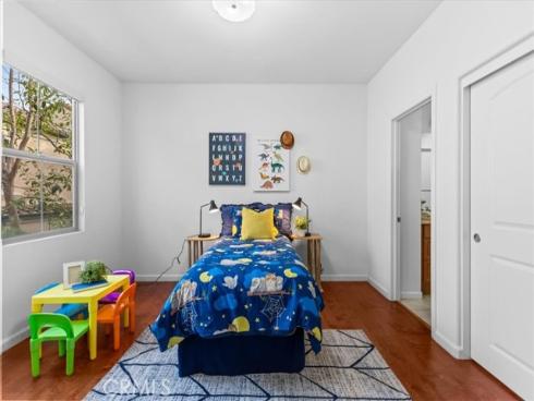 70 City Stroll , Irvine, CA