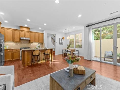 70 City Stroll , Irvine, CA