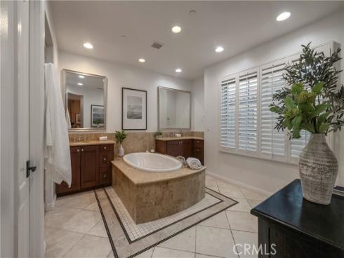 46 Woods Trail , Irvine, CA