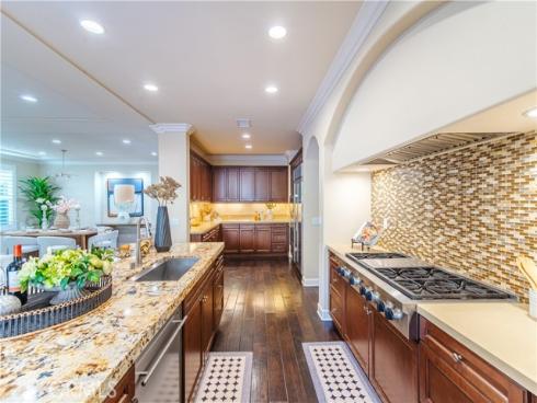 65 Rolling , Irvine, CA